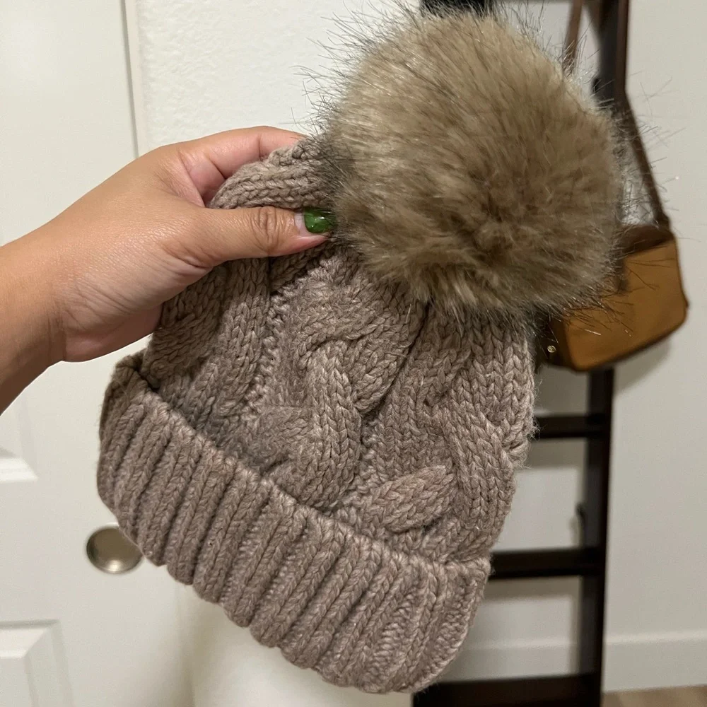 •NEW•H&M Pompom Beanie